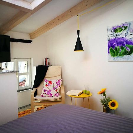 Cres Art Studio Kuning Apartment Екстер'єр фото