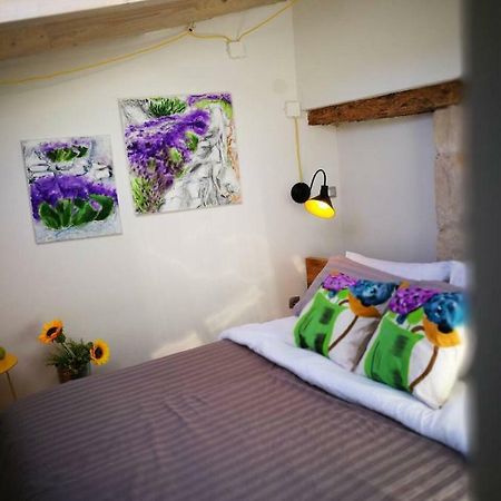 Cres Art Studio Kuning Apartment Екстер'єр фото