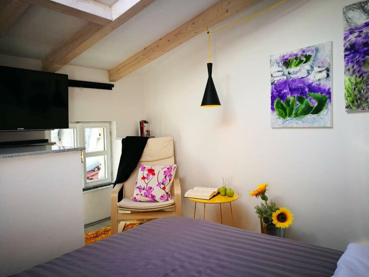 Cres Art Studio Kuning Apartment Екстер'єр фото