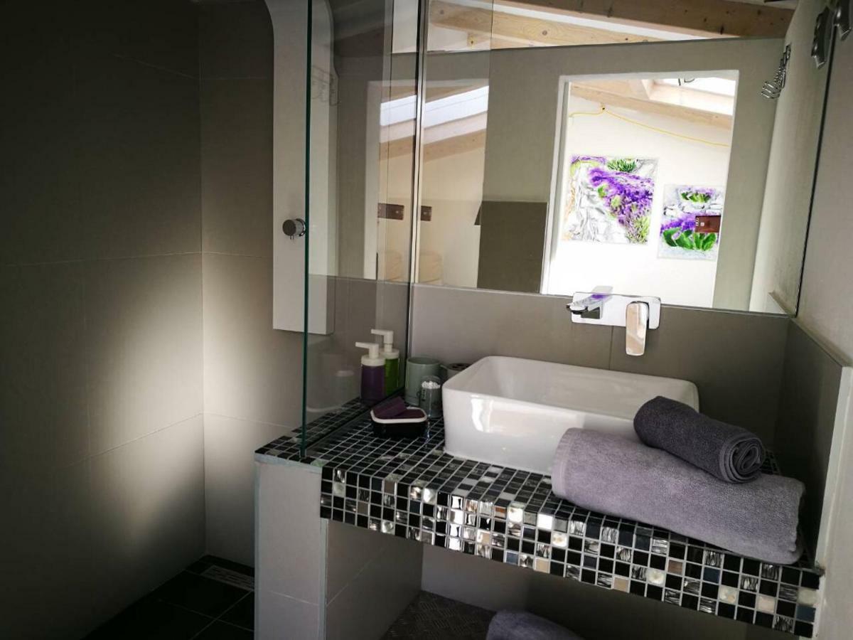 Cres Art Studio Kuning Apartment Екстер'єр фото