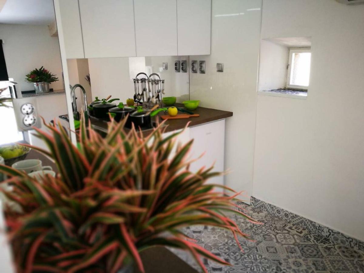 Cres Art Studio Kuning Apartment Екстер'єр фото