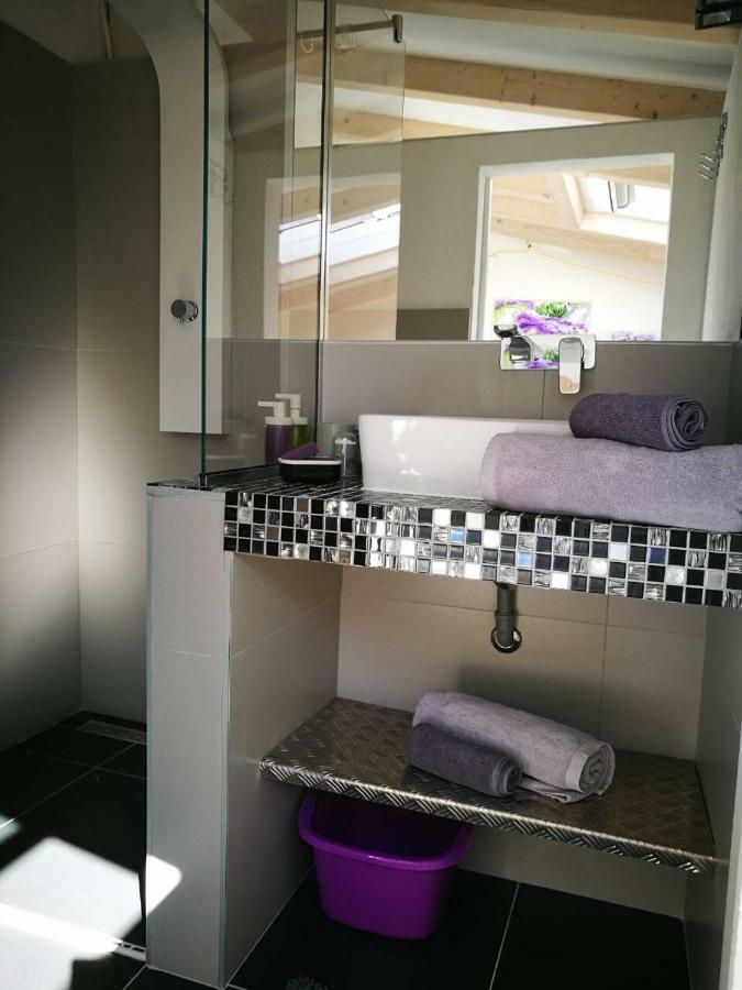 Cres Art Studio Kuning Apartment Екстер'єр фото