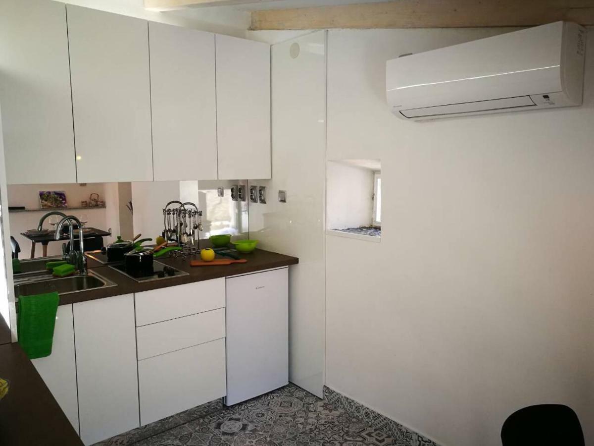 Cres Art Studio Kuning Apartment Екстер'єр фото